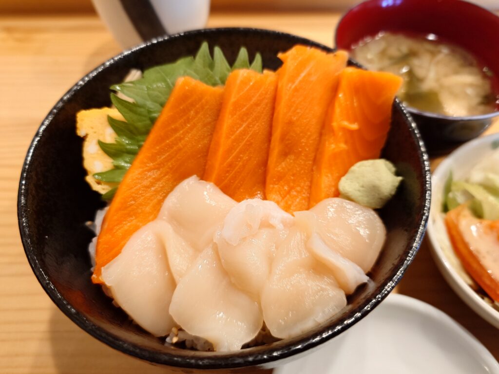 札幌市 東区 元町駅 甚六 銀鮭・ホタテ丼