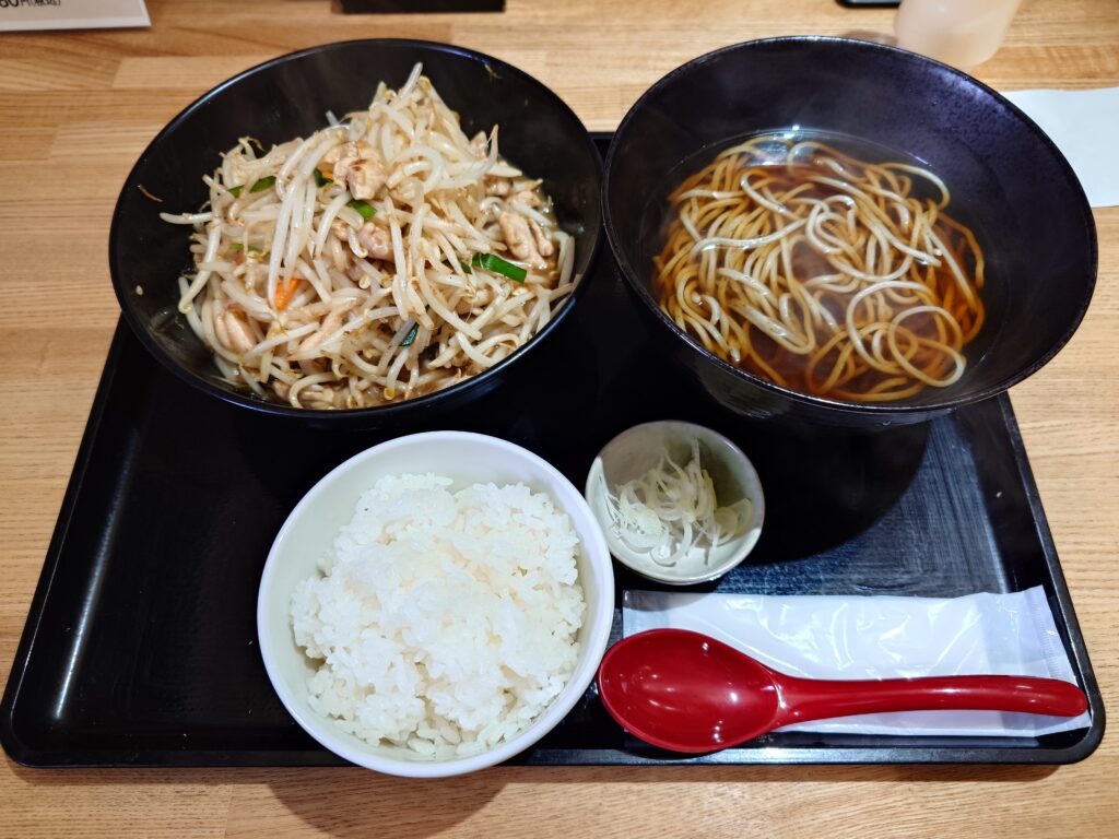 かしわ野菜炒め定食とかけ蕎麦