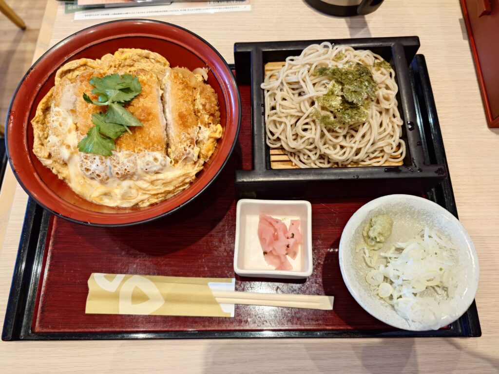 札幌市 東区 苗穂駅 東区役所前駅 家族亭 アリオ札幌店 かつ丼セット（冷そば）