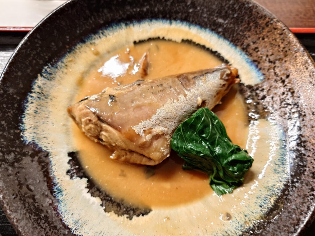 札幌市 北区 北24条駅 蕎麦切りくろ 北２４条店 さばのみそ煮あっぷ