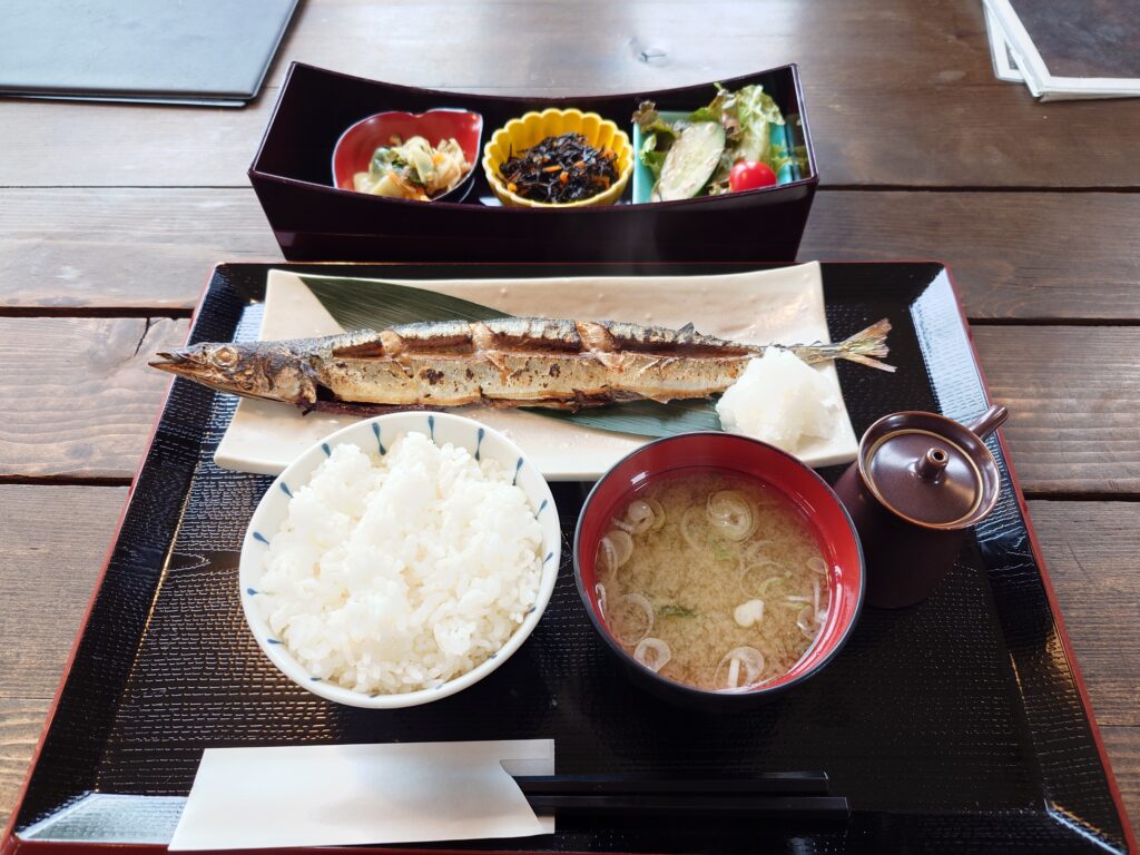 さんま塩焼き定食