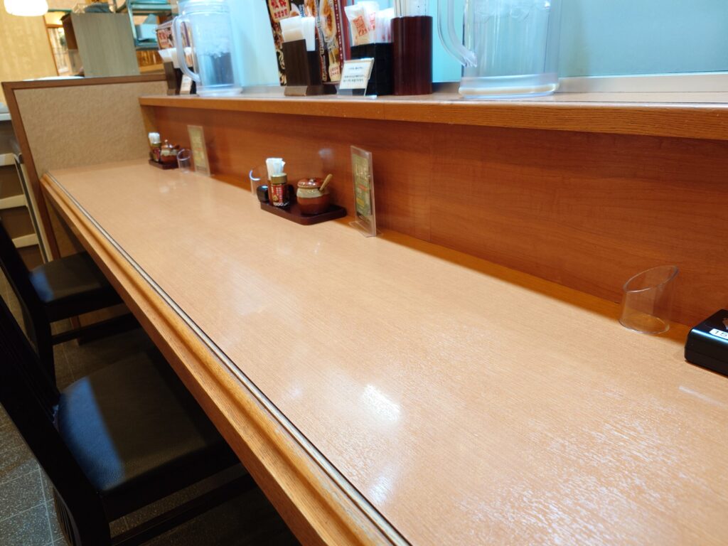 札幌市 東区 新道東駅 麺場 田所商店 イオン札幌元町店 
カウンター席