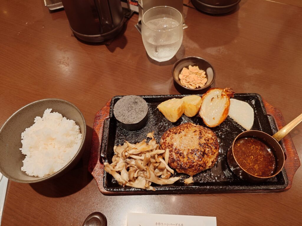 札幌市 中央区 狸小路 大通駅 大通公園 手作りハンバーグ工房Toshi ガーリック和風ハンバーグ（180g）+トッピングきのこ