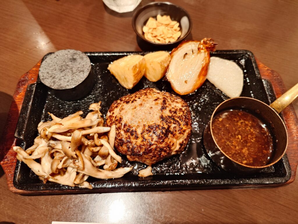 札幌市 中央区 狸小路 大通駅 大通公園 手作りハンバーグ工房Toshi ガーリック和風ハンバーグ（180g）アップ