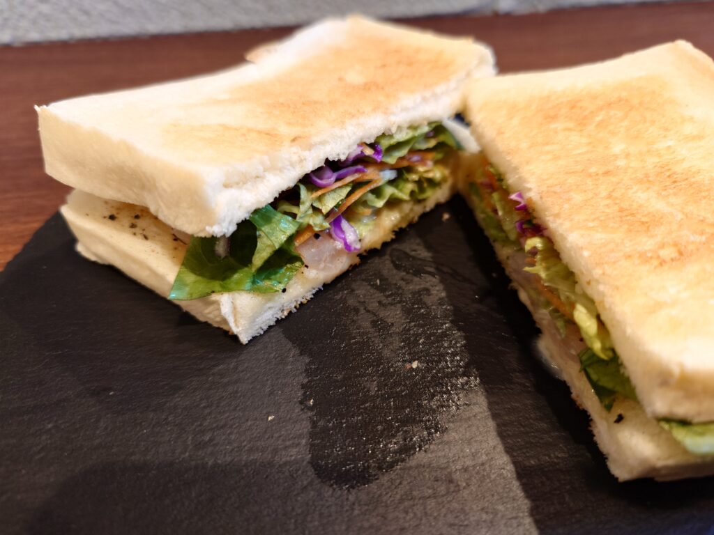 札幌市 東区 元町駅 iki COFFEE イキ コーヒー ハニーエビマヨホットサンド