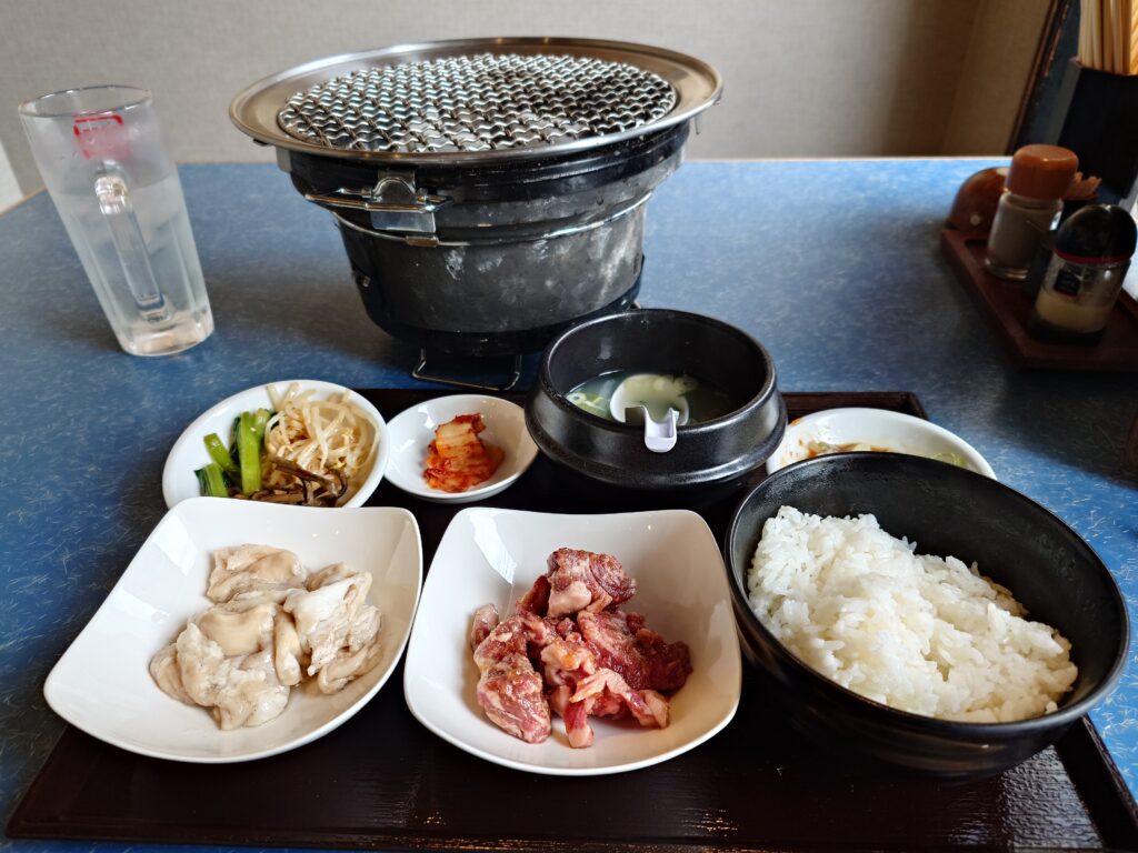 札幌市 東区 東苗穂 島田屋 東苗穂店 二種盛り御膳（中落カルビ・塩ホルモン）全体