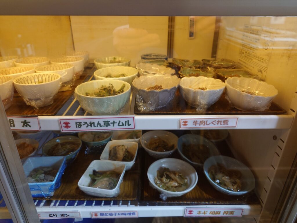 札幌市 東区 環状通東駅 SAPPORO餃子製造所 本店 小鉢コーナー右