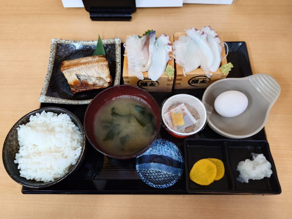 東区 おいらの干物 漁太 朝食定＋選べる刺身2品(たこ・ひらめ)