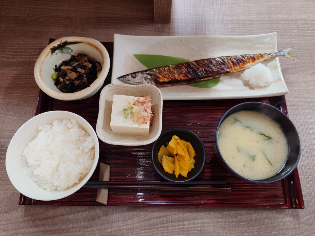 札幌市 北区 北３４条駅 定食のむさしの 焼魚定食(さんま)