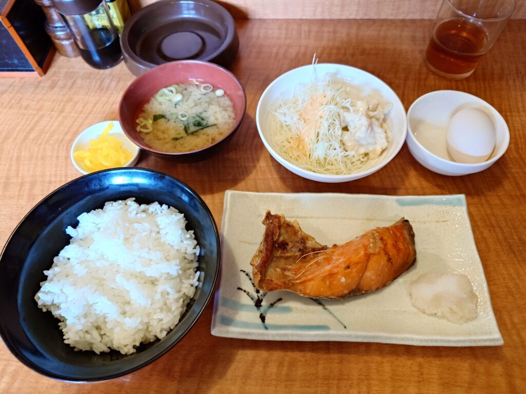 札幌市 中央区 苗穂駅 四季のどさんこ 魚定食(甘塩紅鮭カマ焼)
