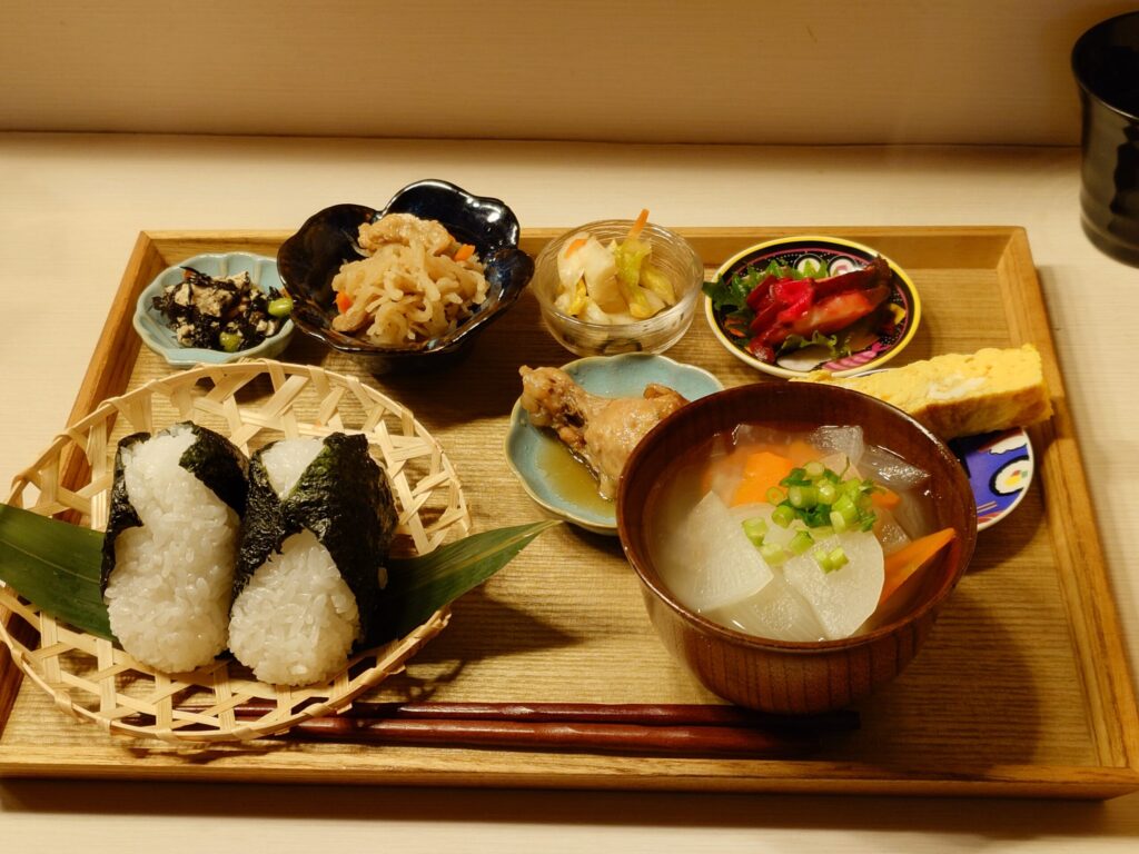 札幌市 中央区 大通駅 二条市場 おにぎり うたり おにぎり御膳