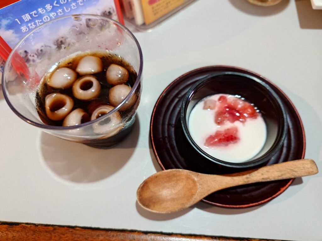 札幌市 白石区 北郷 北13条北郷通 白石駅 信ちゃんママ アイスコーヒーと杏仁豆腐