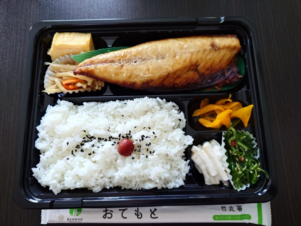 札幌市 東区 新道東駅 いろとりどりお惣菜屋さん サバの塩焼き弁当