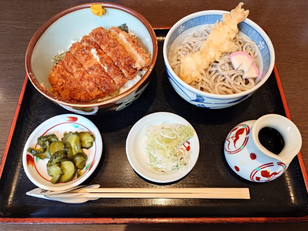 札幌市 東区 栄町駅 東15丁目・屯田通 遊鶴 北38条店 ミニ天そばと特製かつめしセット