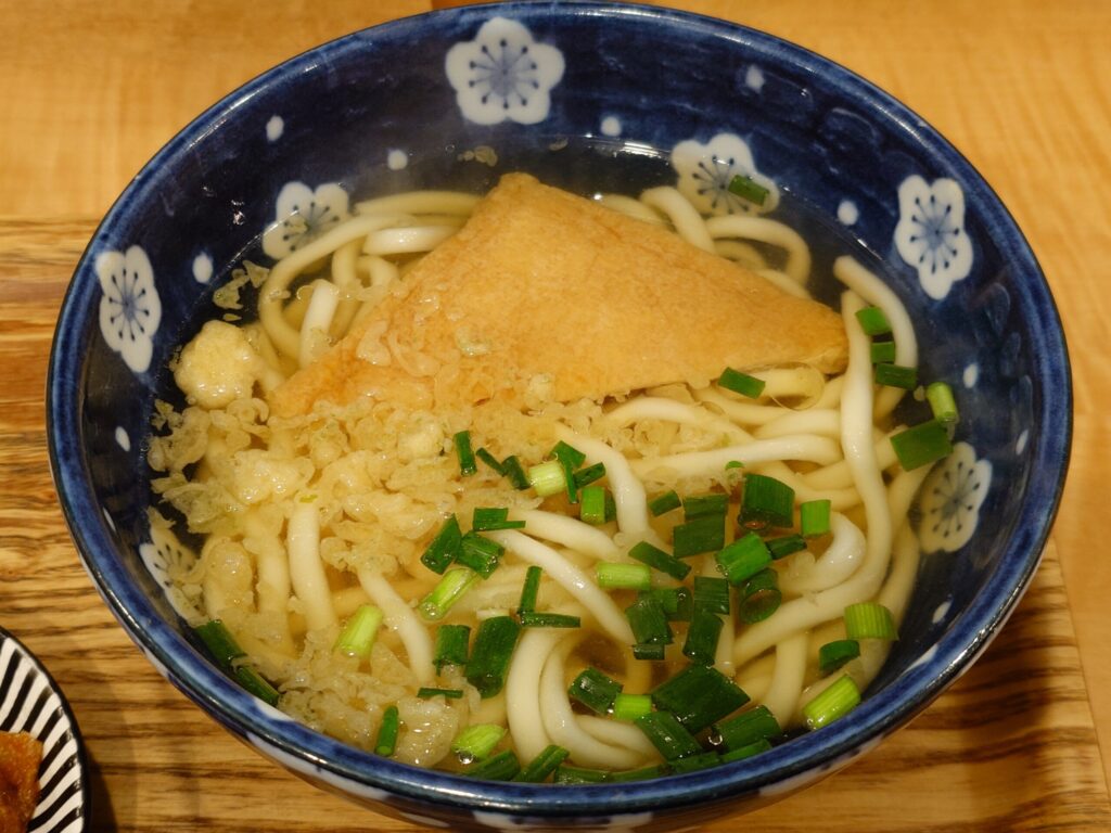 札幌市中央区 大通駅 大通エリアのうどんのそうまやの三角きつねうどん