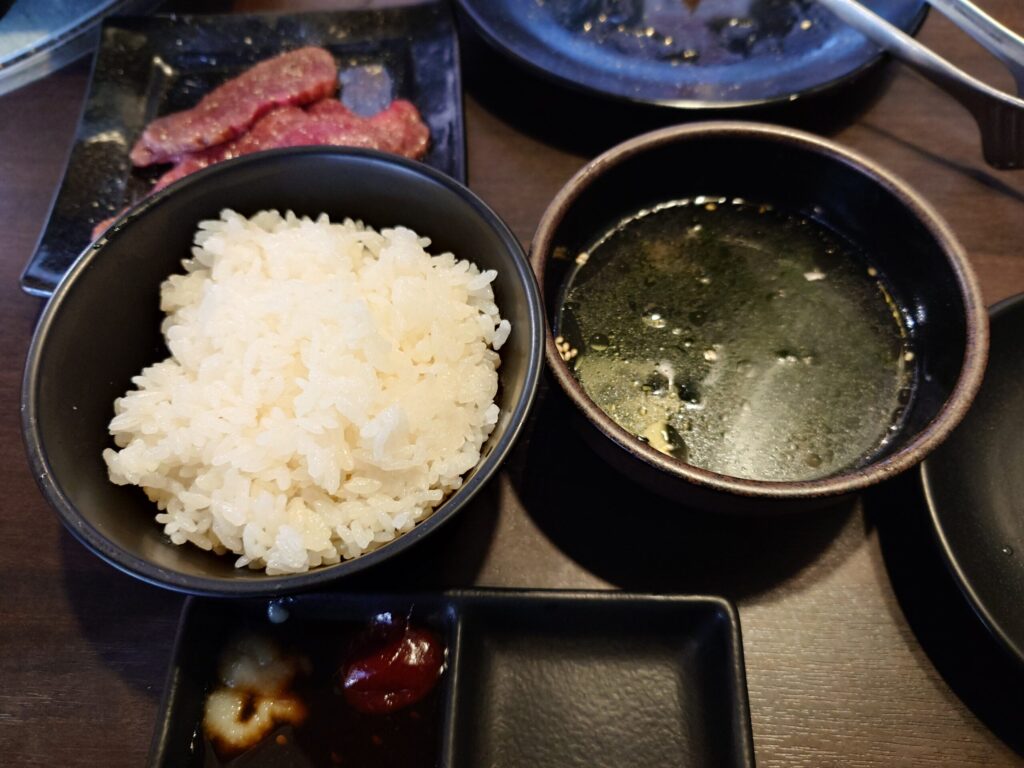 札幌市 中央区 大通駅 狸小路 岩見沢精肉卸直営 牛乃家 本店 中ライスとスープ