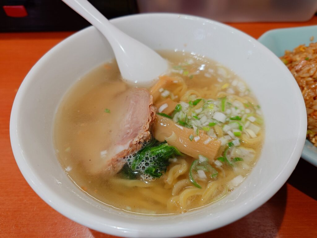 札幌市東区 元町駅 元町エリアにある【中華料理 大連】の半ラーメン（塩）