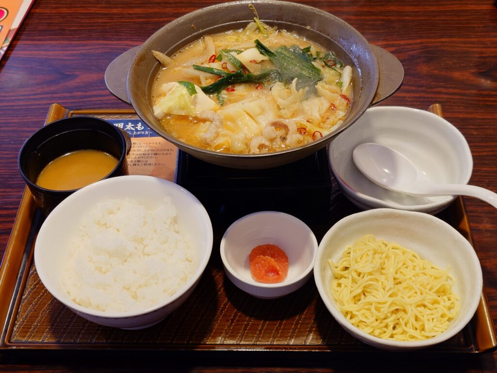 札幌市 東区 元町駅 宮の森・北24条通 ガスト 札幌元町店 博多明太もつ鍋（あごだし醤油・ごはん付き＋追加中華麺セット）