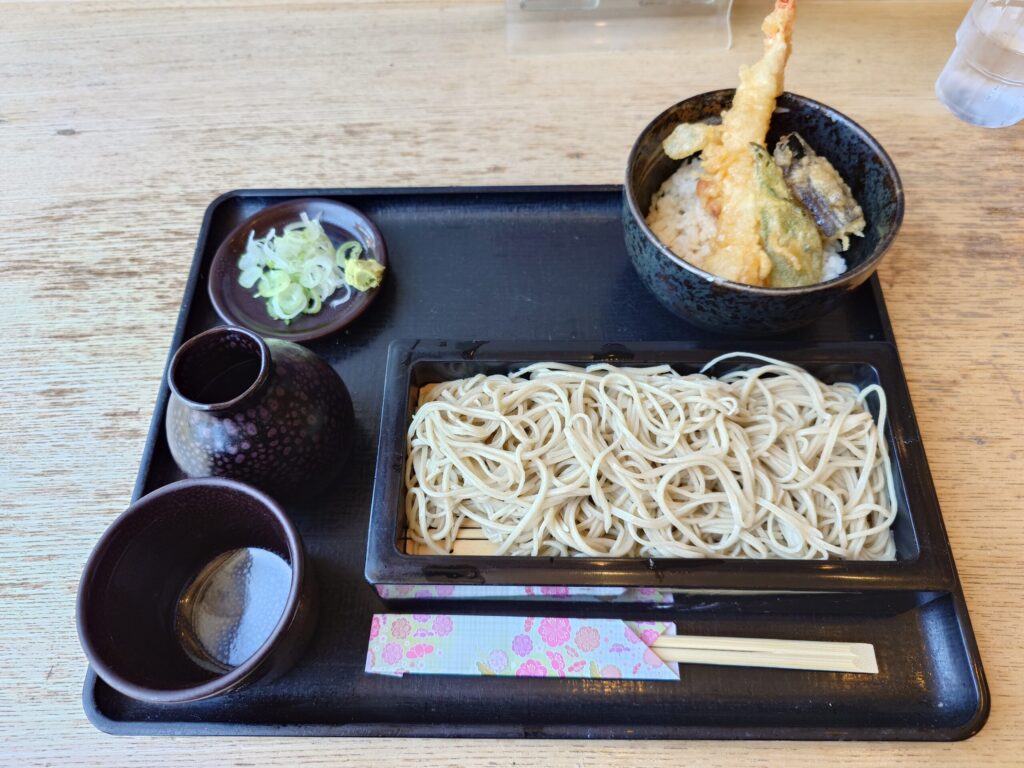 札幌市 北区 新琴似駅 新琴似6番通 手打ち蕎麦 香助 天丼セット(冷)