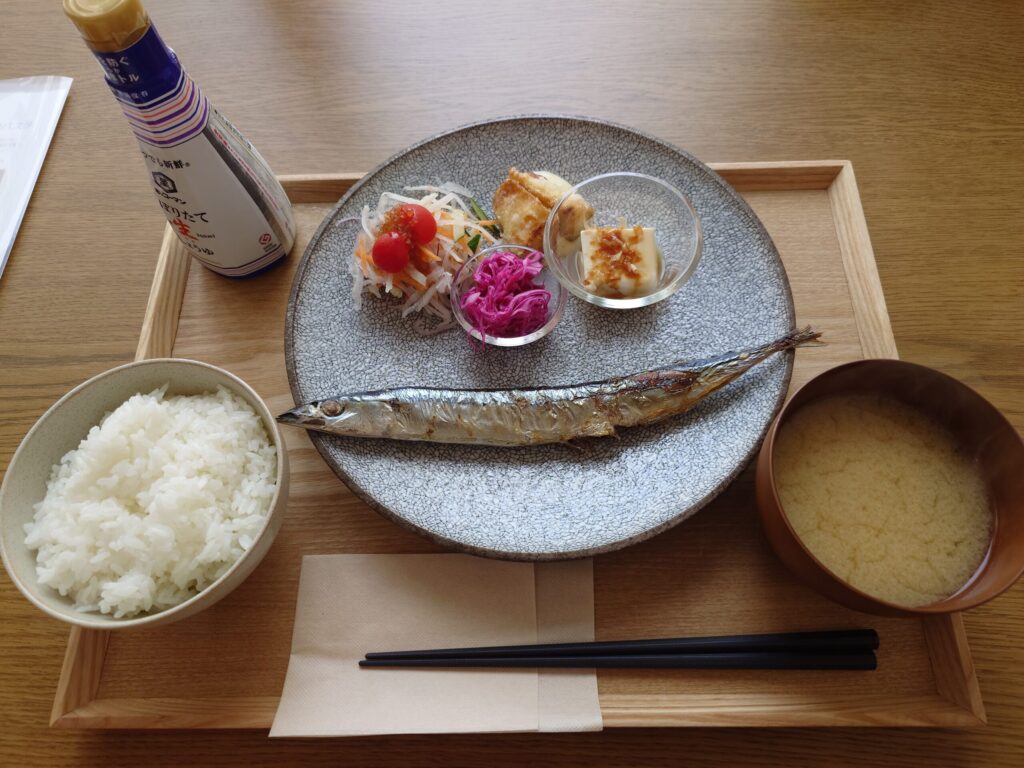 札幌市 東区 東区役所前駅 斜め通り ファイターズ通り 元漁師の嫁 日替わりお魚ランチ(サンマの丸干し焼き)