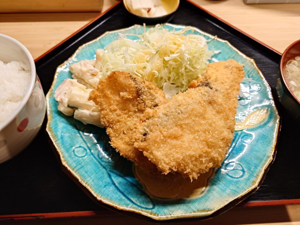 札幌市 中央区 大通駅 西2丁目通 オーク札幌ビル すぎ乃 日替わり定食（鱈のフライ）あっぷ