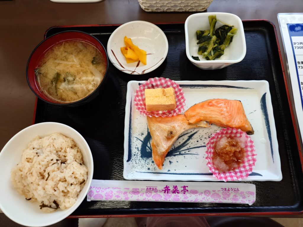 札幌市 東区 札幌駅 鉄東 弁菜亭 本店 本日のお魚定食(銀鮭)