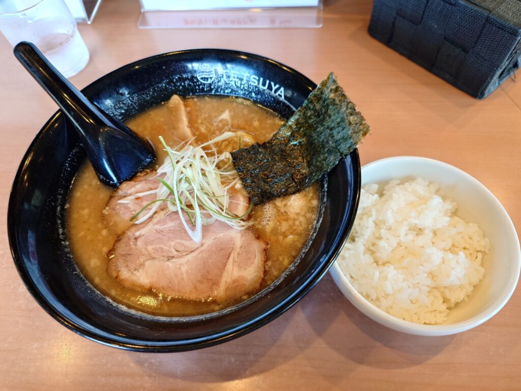 札幌市 東区 東8丁目篠路通 北栄 らーめんてつや 北32条店 正油らーめんとめし(小)