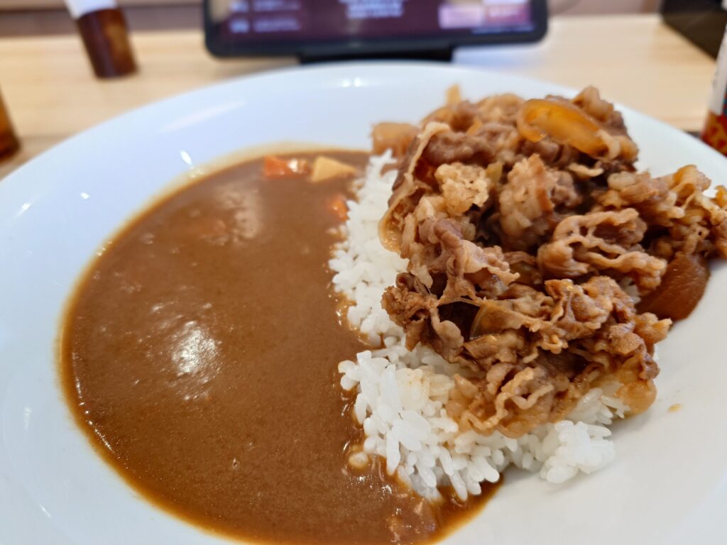 札幌市 東区 元町駅 苗穂通り すき家 札幌伏古店 牛カレーのアップ