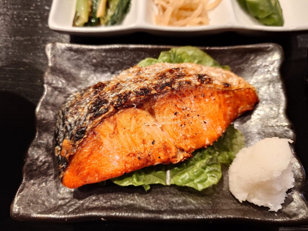 札幌市 東区 元町駅 宮の森・北24条通 炭焼きびと 紅鮭アップ