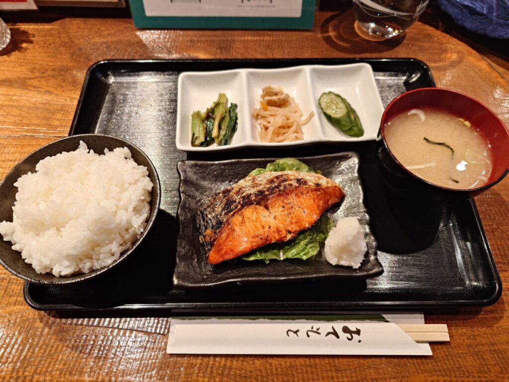 札幌市 東区 元町駅 宮の森・北24条通 炭焼きびと 紅鮭定食
