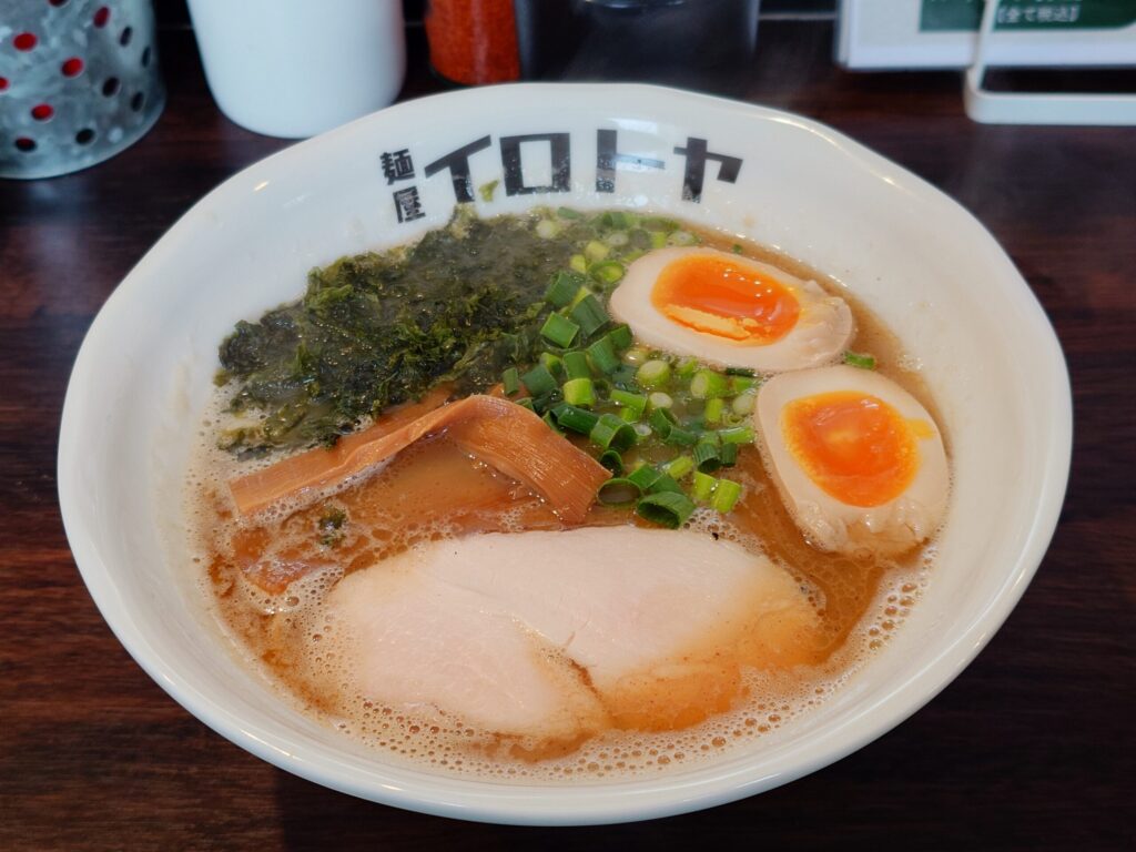 札幌市 東区 元町駅 宮の森・北24条通 麺屋イロトヤ 魚介白湯醤油ラーメン