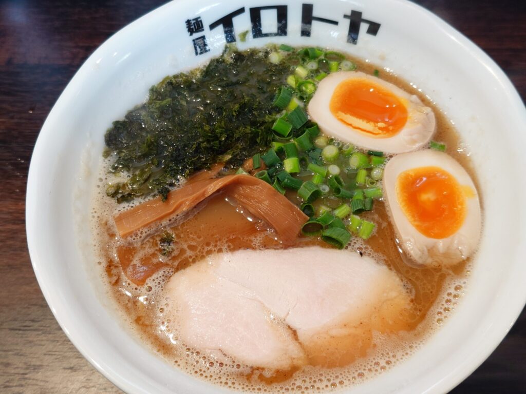 札幌市 東区 元町駅 宮の森・北24条通 麺屋イロトヤ 魚介白湯醬油ラーメン