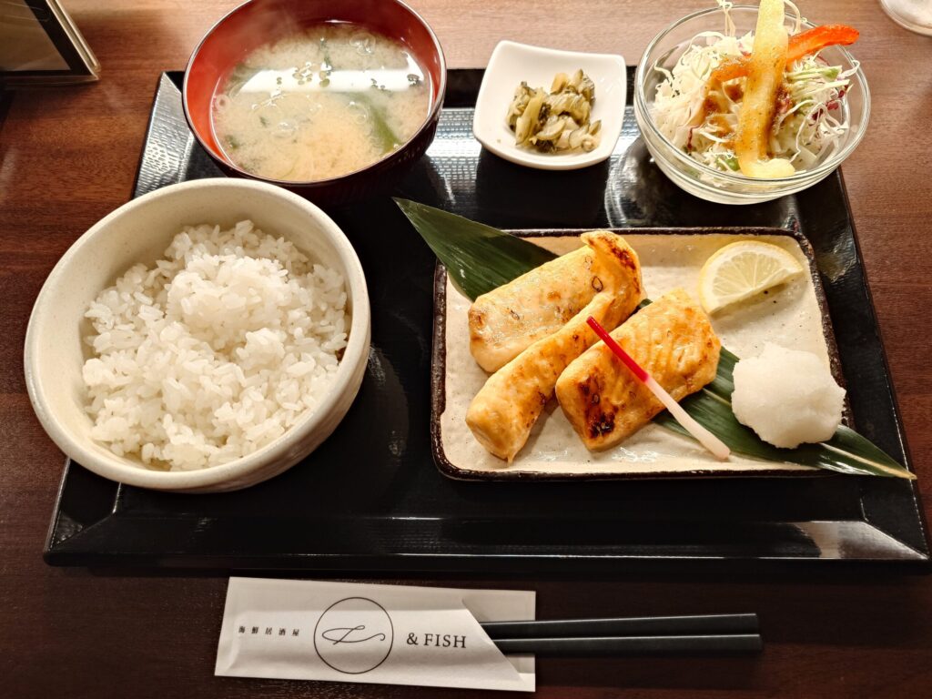 札幌市 北区 北34条駅 西5丁目樽川通 ファミール札幌 アンドフィッシュ 海鮮居酒屋 ＆FISH 鮭のハラス焼き定食