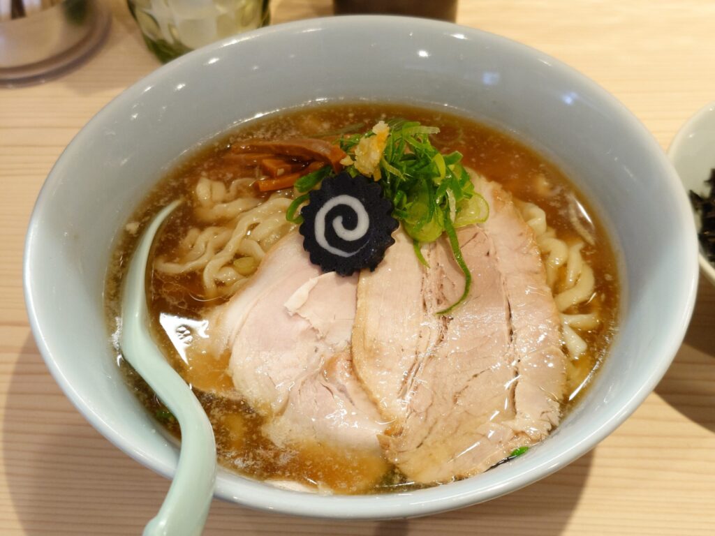 札幌市北区 北24条エリアにある【マルエーラーメン店】のあっさりラーメン（大）