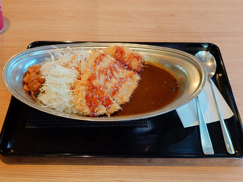 札幌市北区 北18条エリアにある【自由人舎 時館】のとんかつカレー