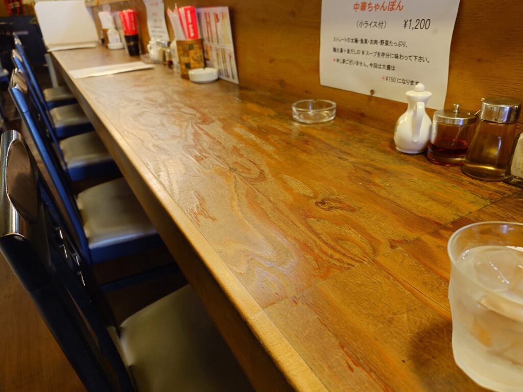 札幌市東区 鉄東エリア 苗穂エリア 北光斜め通り沿いにある【中華厨房しのあ】のカウンター席