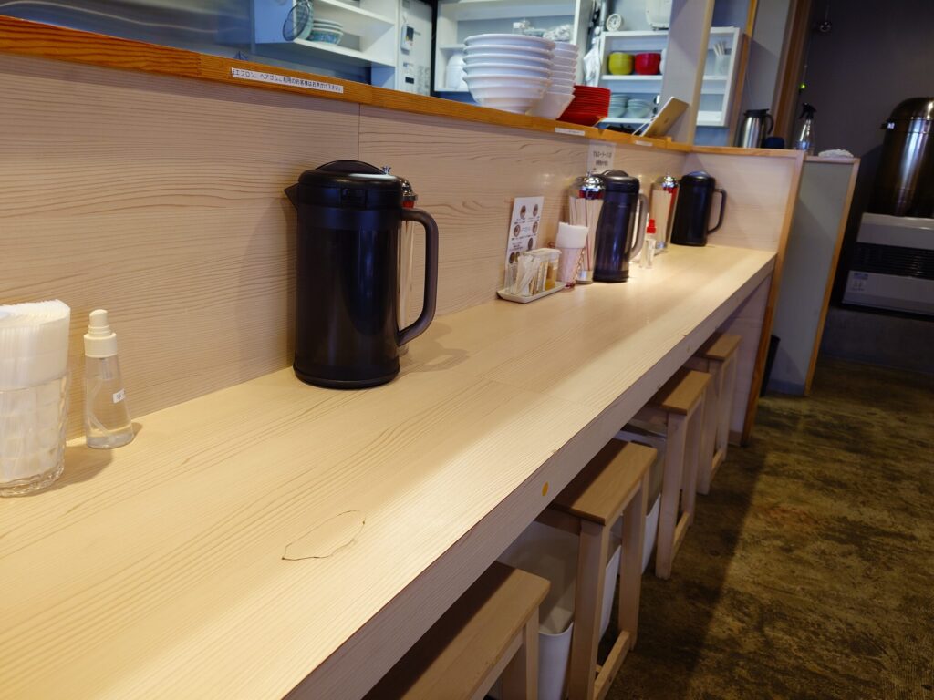 札幌市北区 北24条エリアにある【マルエーラーメン店】のカウンター席