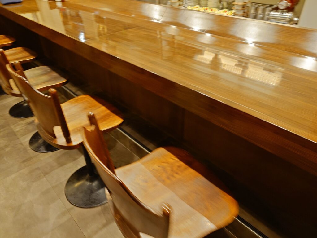 札幌市中央区 【カフェ・エッシャー】のカウンター席