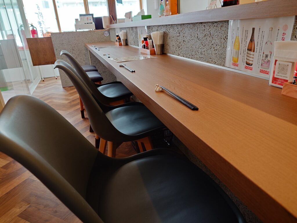 札幌市中央区 苗穂エリアにある【おにぎりとおばんざい SHAKUYAKU 】のカウンター席