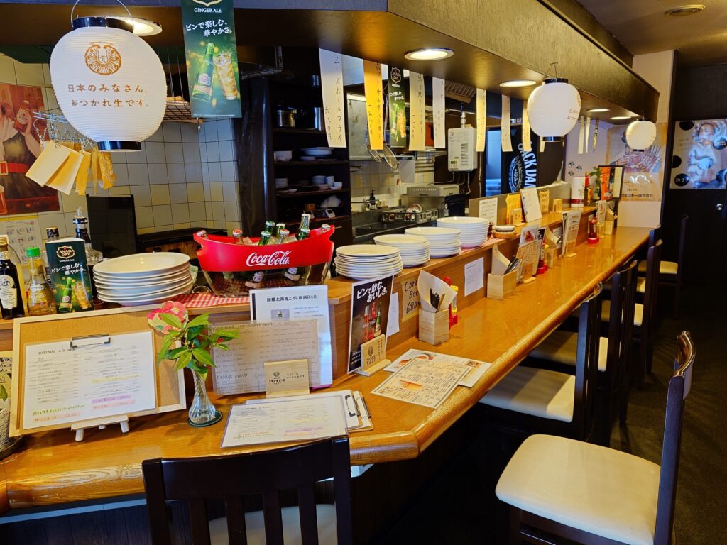 札幌市東区 新道東エリアにあるハンバーガー店【炭火焼きバーガーDARUMA9】のカウンター席