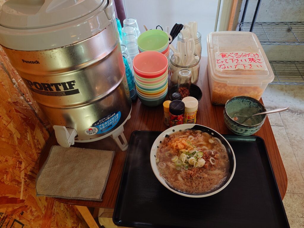 札幌市東区 栄町エリアにある【手打ち讃岐うどん 洸香 】のセルフコーナー