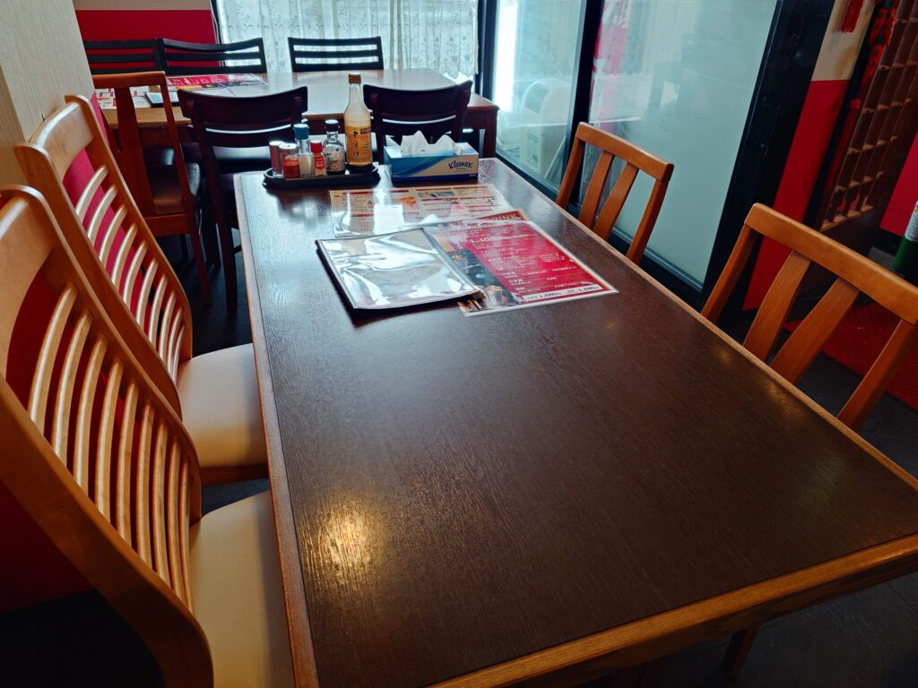 札幌市東区 元町エリアにある【運城飯店】のテーブル席