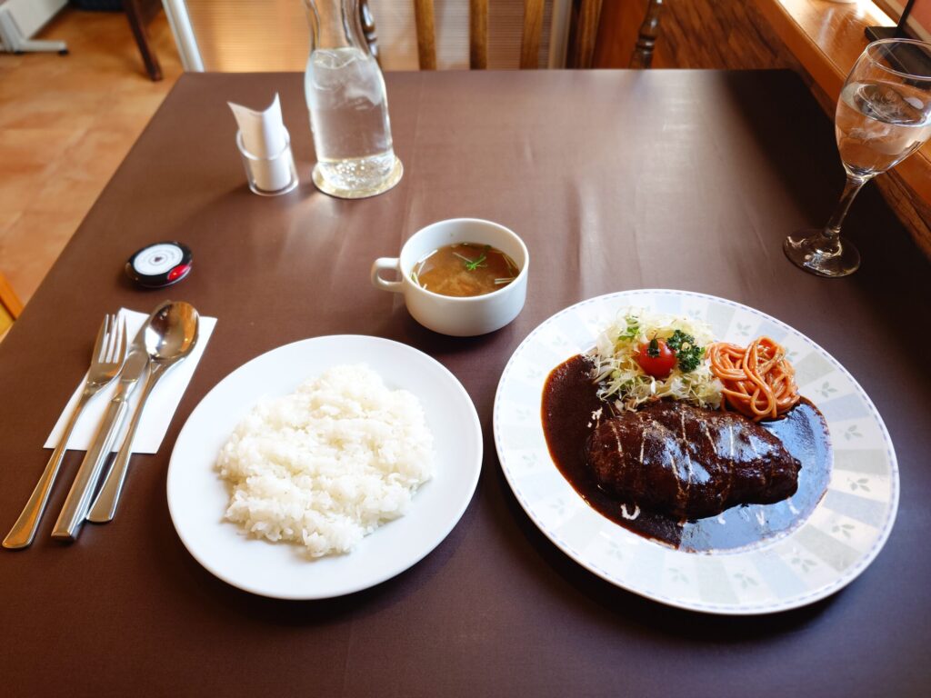 札幌市東区 東苗穂エリアにある【レストラン ユっぴー】のハンバーグステーキセット