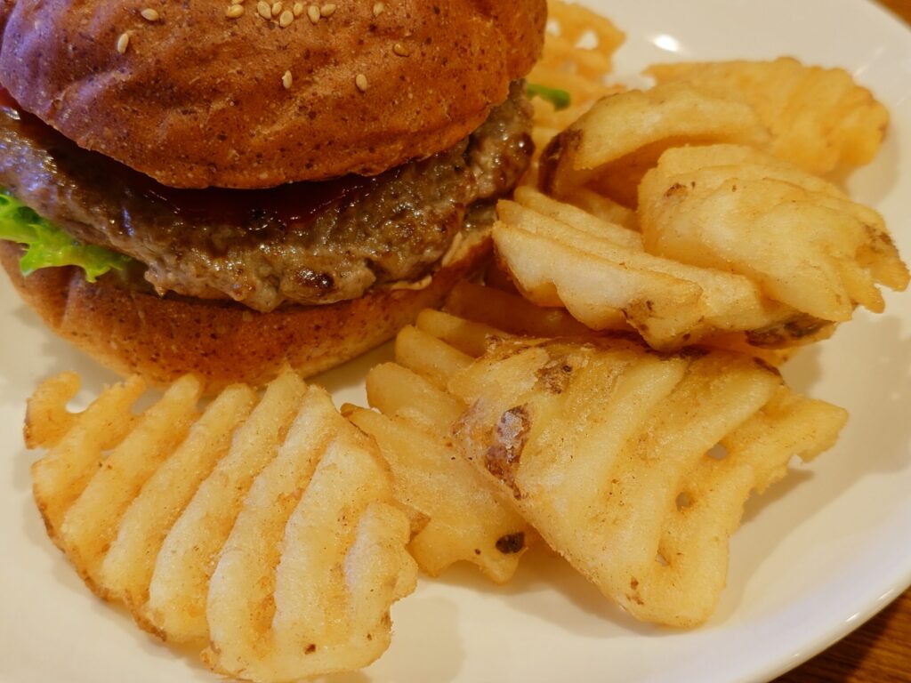 札幌市東区 新道東エリアにあるハンバーガー店【炭火焼きバーガーDARUMA9】のラティスカットフライ