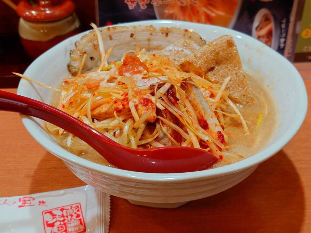 札幌市東区 新道東エリアにある【麺場 田所商店 イオン札幌元町店】の新潟味噌らーめん（肉ねぎ）+味噌漬け炙りチャーシュー
