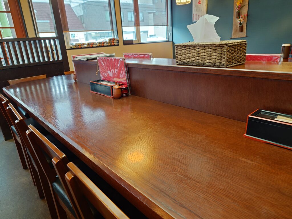 札幌市北区 新川エリアにある そば処 天寿庵のカウンター席