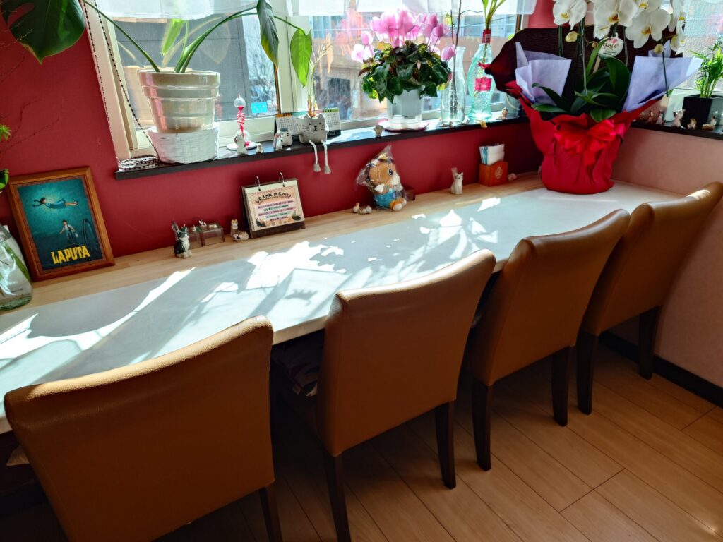 札幌市東区 東苗穂エリアにある【カフェアカリ/Cafe AKARI】のカウンター席