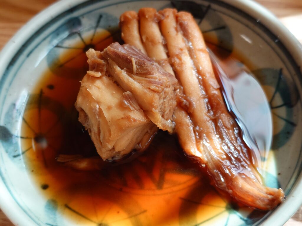 札幌市東区 東苗穂エリアにある【カフェアカリ/Cafe AKARI】のカスベの煮付け