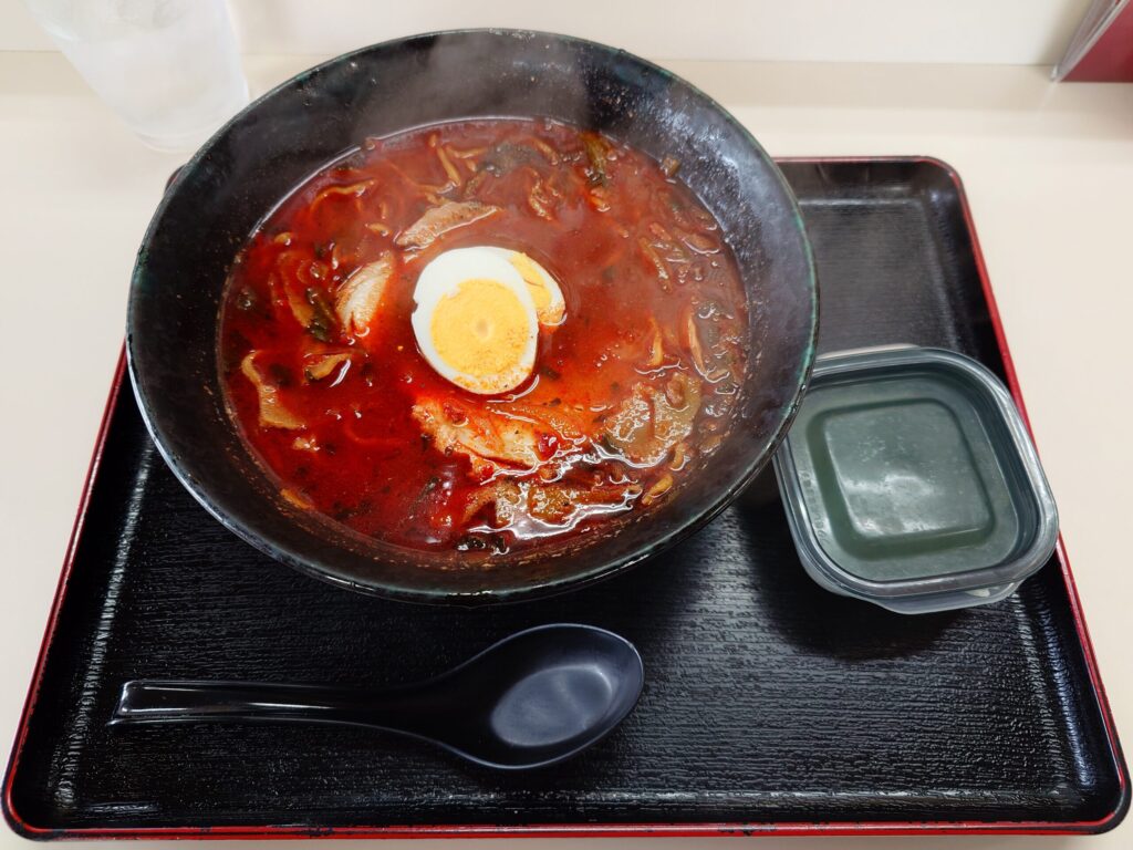 札幌市東区 丘珠エリアにある【ラーメンの丸福 一番星】のジャンラーメン（チョイ辛）