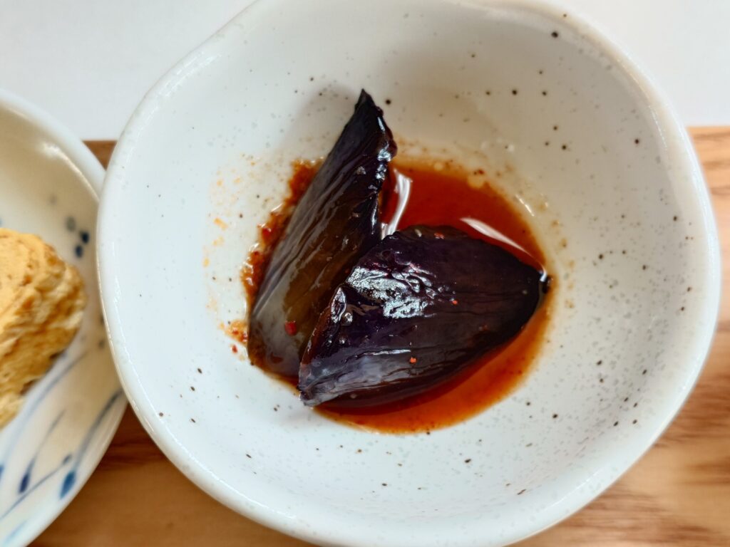 札幌市東区 東苗穂エリアにある【カフェアカリ/Cafe AKARI】のナスのピリ辛味噌炒め